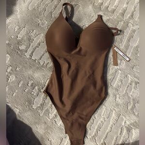 SKIMS M WAIST SNATCHING PUSH UP BODYSUIT NWT